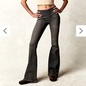 👖NWT FREE PEOPLE EASY STRETCH PULL-ON  FLARE LEG DENIM ULTIMATE STRETCH JEANS!